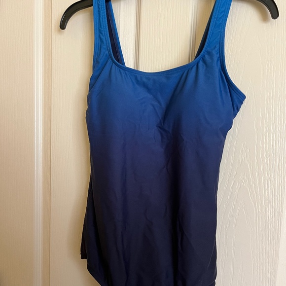 Lands End Chlorine Resistant Tugless Tank Size 10 - Picture 1 of 5